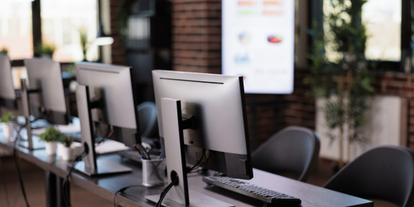 Proyectos de ICT Oficinas / Locales Comerciales Tibi · Diseño e implementación de redes cableadas e inalámbricas